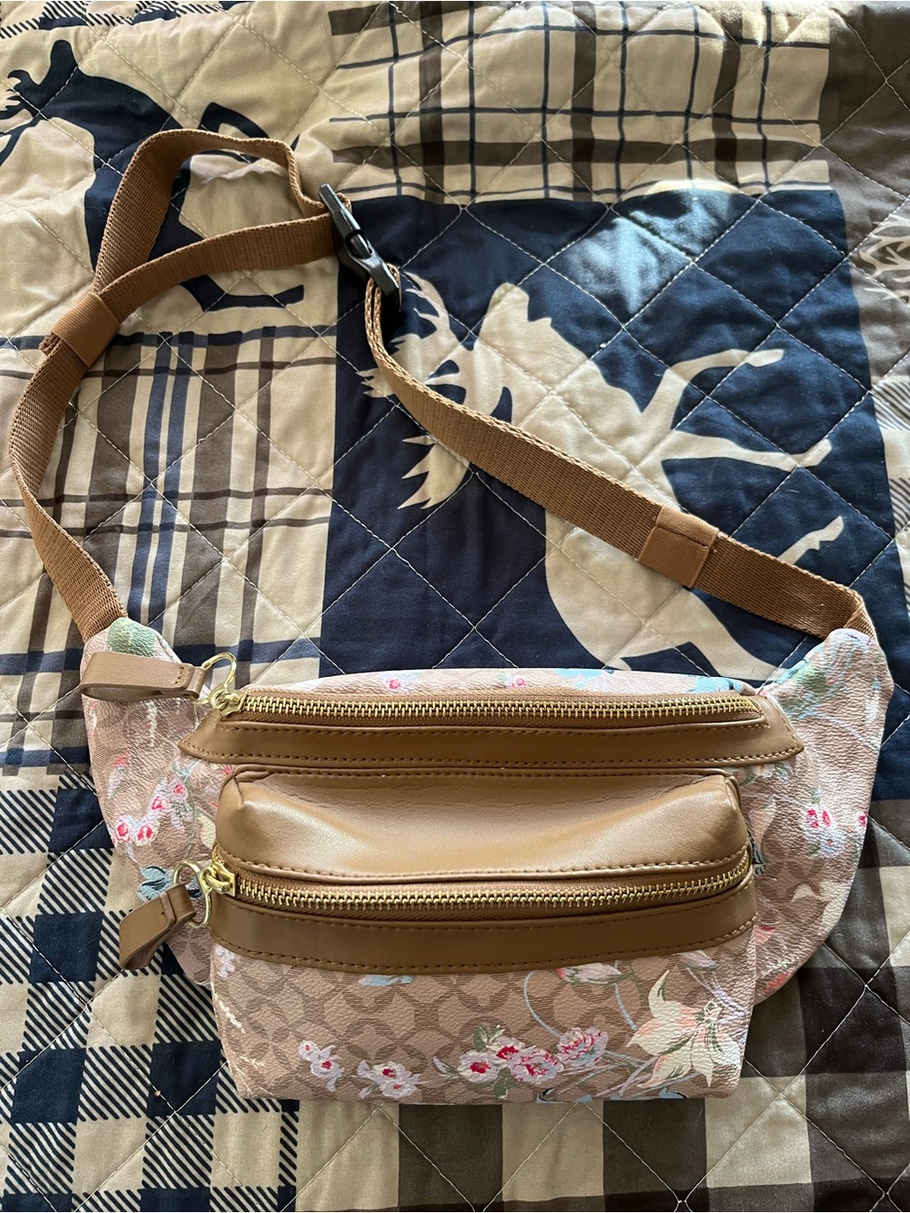 NWOT CUTE FANNY PACK